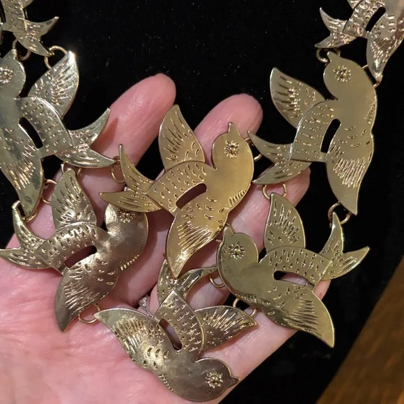 Elegant Gold Bird Necklace - Picture 4 of 4